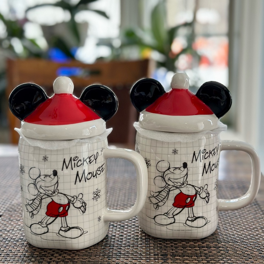 New Disney Holiday Mickey Mouse Large Mug with Mickey Santa Hat Topper